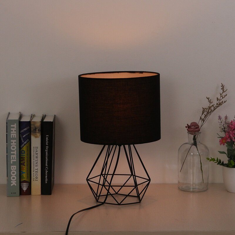 Vyhĺbená Moderná Lampa Do Spálne Do Stolová S Tienidlom