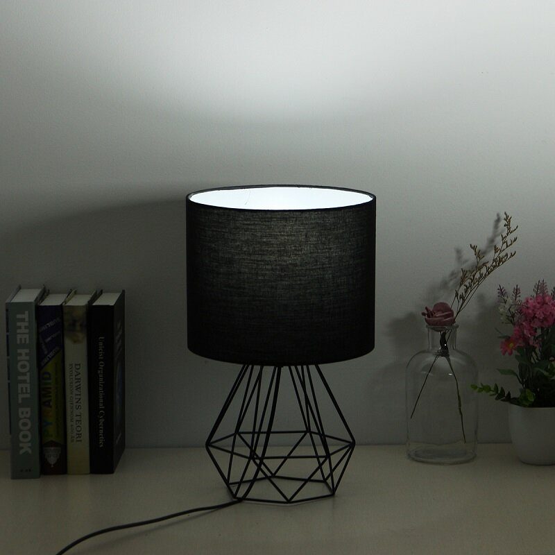 Vyhĺbená Moderná Lampa Do Spálne Do Stolová S Tienidlom